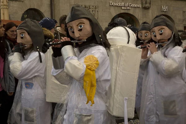BASEL, SWitzerland, 11 Mart 2019. İsviçre, Basel 'deki geleneksel karnaval maskeleri geçit töreni..