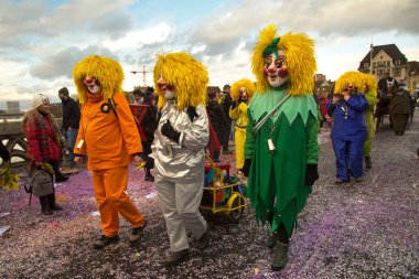 BASEL, SWitzerland, 11 Mart 2019. İsviçre, Basel 'deki geleneksel karnaval maskeleri geçit töreni..