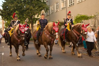 STUTTGART, ALMANY, 29 Eylül 2019. Stuttgart 'ta Volksfest. Şehir merkezinde yürüyüş..