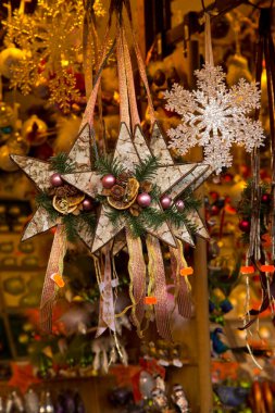 ESSLINGEN AM NECKAR. GERÇEK. 21 Aralık 2019 'da. Esslingen am Neckar, Almanya 'da geleneksel Noel pazarı.