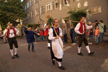 STUTTGART, ALMANY, 29 Eylül 2019. Stuttgart 'ta Volksfest. Şehir merkezinde yürüyüş..