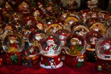 ESSLINGEN AM NECKAR. GERÇEK. 21 Aralık 2019 'da. Esslingen am Neckar, Almanya 'da geleneksel Noel pazarı.