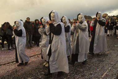BASEL, SWitzerland, 11 Mart 2019. İsviçre, Basel 'deki geleneksel karnaval maskeleri geçit töreni..