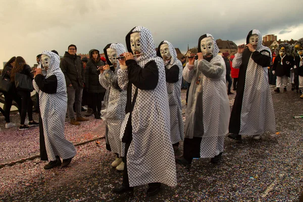 BASEL, SWitzerland, 11 Mart 2019. İsviçre, Basel 'deki geleneksel karnaval maskeleri geçit töreni..