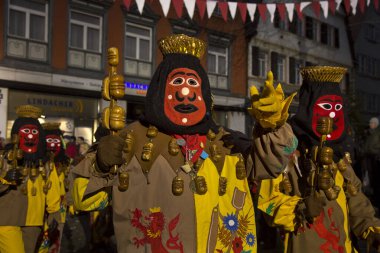 STUTTGART, ALMANY, 19 HAZİRAN 2020. Almanya 'nın Stuttgart şehrinde geleneksel maskeli karnaval alayı. 