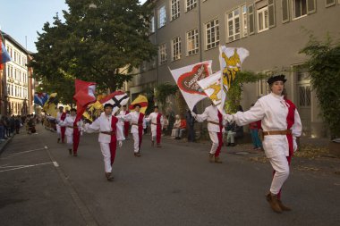 STUTTGART, ALMANY, 29 Eylül 2019. Stuttgart 'ta Volksfest. Şehir merkezinde yürüyüş..