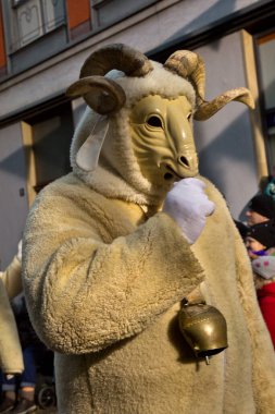 STUTTGART, ALMANY, 19 HAZİRAN 2020. Almanya 'nın Stuttgart şehrinde geleneksel maskeli karnaval alayı. 