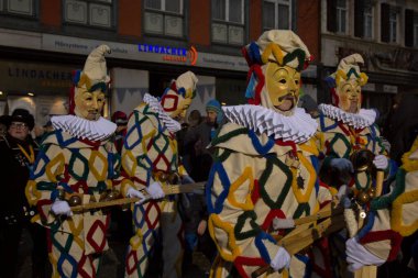 STUTTGART, ALMANY, 19 HAZİRAN 2020. Almanya 'nın Stuttgart şehrinde geleneksel maskeli karnaval alayı. 