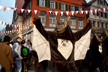 STUTTGART, ALMANY, 19 HAZİRAN 2020. Almanya 'nın Stuttgart şehrinde geleneksel maskeli karnaval alayı. 