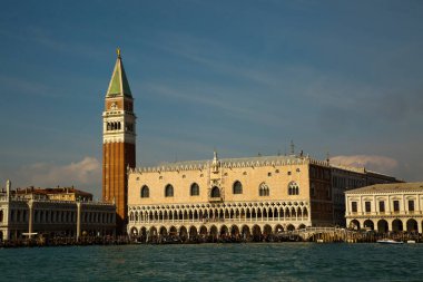 İtalya, Venedik, 22 Şubat 2020 'de. İtalya, Venedik 'teki Büyük Kanal ve Doges Sarayı manzarası. 