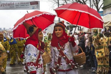 STUTTGART, ALMANY, 19 HAZİRAN 2020. Almanya 'nın Stuttgart şehrinde geleneksel maskeli karnaval alayı. 