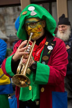 STUTTGART, ALMANY, 19 HAZİRAN 2020. Almanya 'nın Stuttgart şehrinde geleneksel maskeli karnaval alayı. 