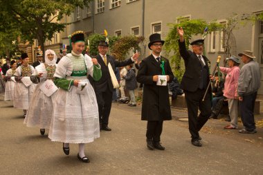 STUTTGART, ALMANY, 29 Eylül 2019. Stuttgart 'ta Volksfest. Şehir merkezinde yürüyüş..