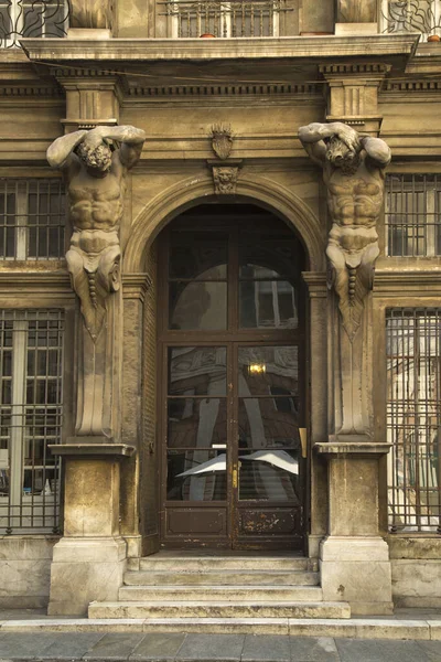 İTALYA, GENOA, 24 Şubat 2020. Gio Carlo Brignole binası della Meridiana Meydanı, Cenova, Liguria, İtalya. 