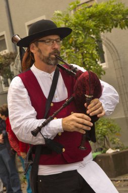 STUTTGART, ALMANY, 29 Eylül 2019. Stuttgart 'ta Volksfest. Şehir merkezinde yürüyüş..