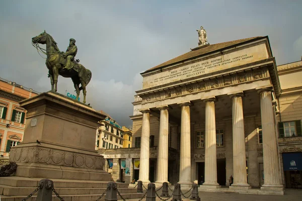 Itália Genoa Fevereiro 2020 Estátua Equestre Giuseppe Garibaldi Frente Casa — Fotografia de Stock