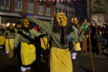 STUTTGART, ALMANY, 19 HAZİRAN 2020. Almanya 'nın Stuttgart şehrinde geleneksel maskeli karnaval alayı.
