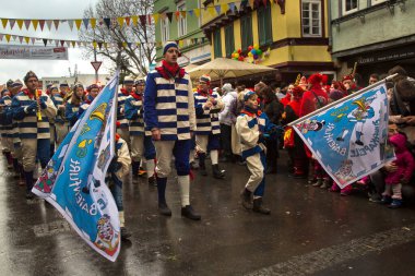 STUTTGART, ALMANY, 19 HAZİRAN 2020. Almanya 'nın Stuttgart şehrinde geleneksel maskeli karnaval alayı. 