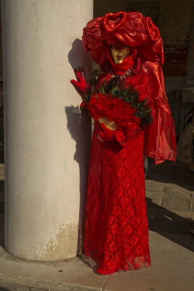 Itália Venice Fevereiro 2020 Mulher Traje Tradicional Máscara Carnaval Veneza — Fotografia de Stock