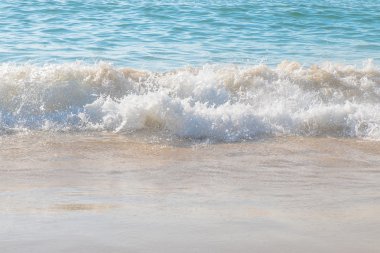 Deniz dalga Splashing sahilde - Phuket, Tayland