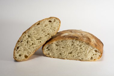 Hafif bir arka plan üzerinde ev yapımı ekmek