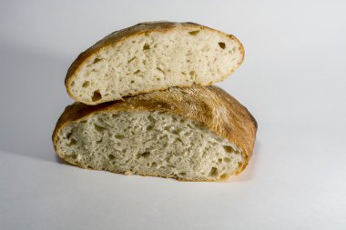 Hafif bir arka plan üzerinde ev yapımı ekmek