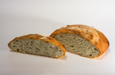 Hafif bir arka plan üzerinde ev yapımı ekmek