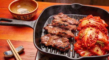 Kore BBQ Galbi ve Kimchi Cast Demir Pan Cızırtısı