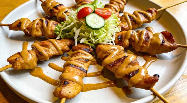 Kremalı Fıstık soslu tavuk şiş.