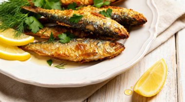 Limonlu ve otlu kızarmış sardalya..