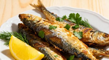 Limonlu ve otlu kızarmış sardalya..