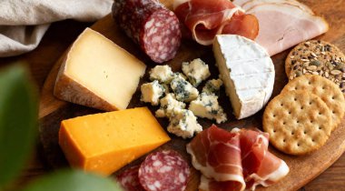 Lezzetli ev yapımı peynir et ve kraker Hor Dourves hazır yemek