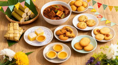 Ramazan ve Bayram boyunca geleneksel Malay Gıda ve Kurabiyeleri. Hari Raya Aidilfitri Festivali