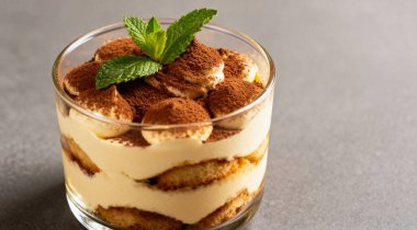Geleneksel İtalyan tiramisu tatlısı.