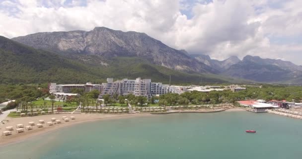 Hotel en la costa — Vídeos de Stock