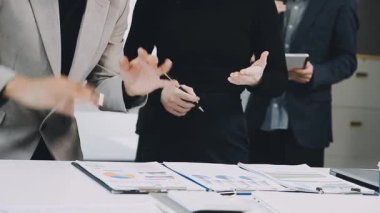 işadamı Office dijital tablet ile çalışma