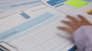 Ofiste çalışan iş adamları