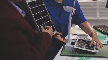 İş adamlarının kapatılması ESG stratejik taahhüt atölyesi, SDG raporları, küresel ısınma, yeşil finans yatırımları çevre dostu ve yönetim kurulu eğitim binasında sıfır atık.