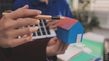 İş adamlarının kapatılması ESG stratejik taahhüt atölyesi, SDG raporları, küresel ısınma, yeşil finans yatırımları çevre dostu ve yönetim kurulu eğitim binasında sıfır atık.