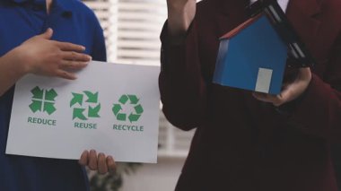 İş adamlarının kapatılması ESG stratejik taahhüt atölyesi, SDG raporları, küresel ısınma, yeşil finans yatırımları çevre dostu ve yönetim kurulu eğitim binasında sıfır atık.