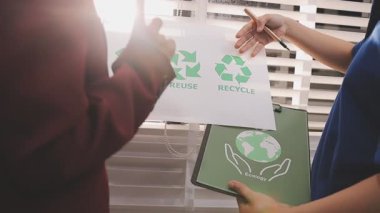 İş adamlarının kapatılması ESG stratejik taahhüt atölyesi, SDG raporları, küresel ısınma, yeşil finans yatırımları çevre dostu ve yönetim kurulu eğitim binasında sıfır atık.