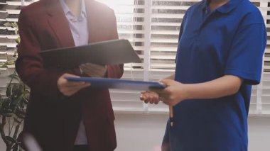 İş adamlarının kapatılması ESG stratejik taahhüt atölyesi, SDG raporları, küresel ısınma, yeşil finans yatırımları çevre dostu ve yönetim kurulu eğitim binasında sıfır atık.