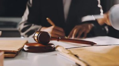 Yargıç Tokmak ve Yargıç Tokmak