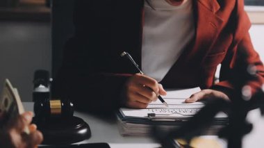 Çizimler ve dijital araçlarla UXUI tasarım beyin fırtınası oturumu