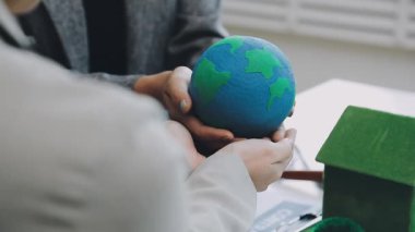 Avukat ve müvekkil arasındaki konuşma dürüstlük üzerine kuruludur..