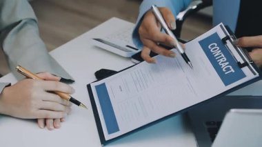 Hukuk teması, hakimin tokmağı, kolluk kuvvetleri, kanıt temelli davalar ve dikkate alınan belgeler.