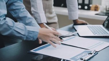 İnsan kullanım hesap makinesi ve hesaplama faturaları ve ödeme faturaları, kredi kartı, vergi ve fıçı, ödeme, para yönetimi kavramı ve mali belgeli iş raporu, mali muhasebe kavramı