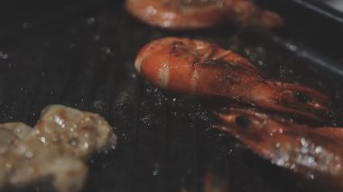 Wok 'ta Taze Karidesler Karıştır-Kızart - Profesyonel Deniz Ürünleri Pişirme