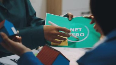 İş dünyası liderleri çevresel sürdürülebilirlik stratejilerinin uygulanmasını tartıştılar. Sıfır karbon hedefleri, kurumsal sorumluluklar ESG raporları verileri kullanılarak gerçekleştirildi.