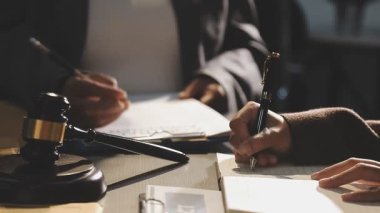 Ofiste çalışan iş ekibi.